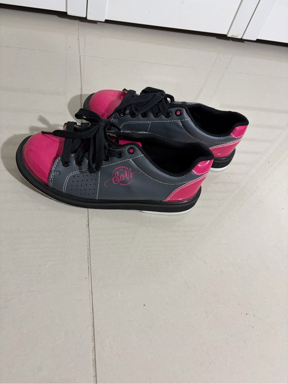 SaVi Women’s Bowling Shoes